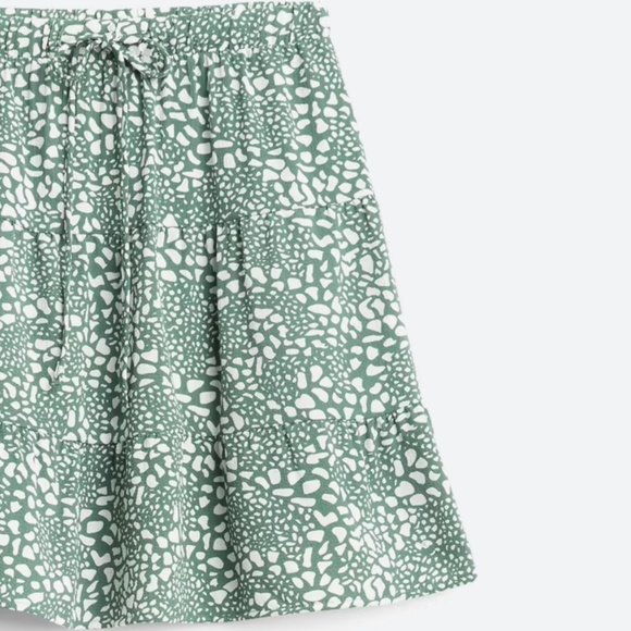 Vero Moda Graycen Skirt, NWOT, M, Olive Green/Cream abstract print Mini - Picture 7 of 7